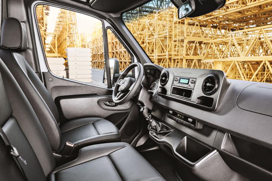 Интерьер Mercedes-Benz Sprinter 516 CDI Pickup 2018 года  (WW) (фото 10 из 10)